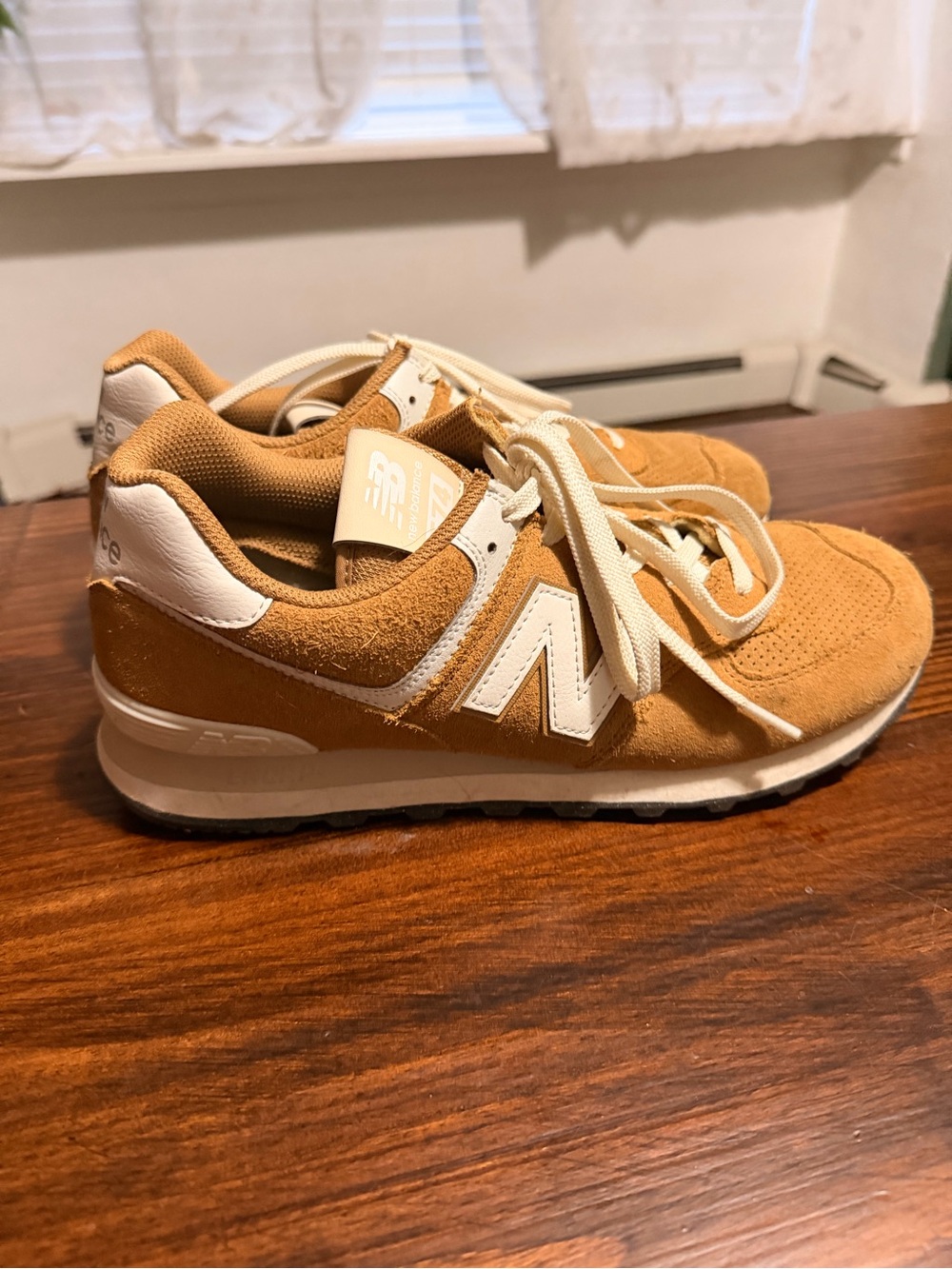 New Balance 574 Men’s size 9 suede Sneakers in Tan and Cream